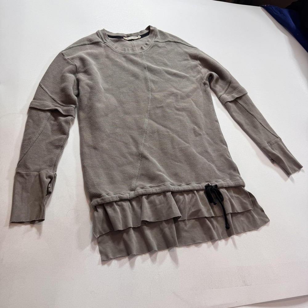 HEEL ATHENS LAB Shirt Womens Medium Gray Thermal Ruffle Hem Tunic Long Sleeve
